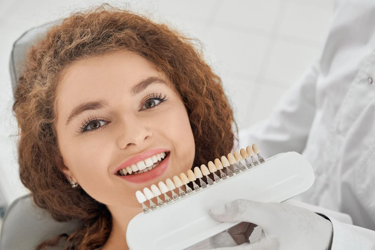 فرآیند گذاشتن لمینت فلدسپاتیک دندان چیست؟